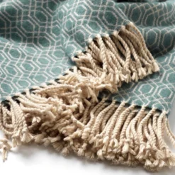 ELODIE - Plaid 140x180 Cm - Sagebrush Green - Lichtgroen & Beige - Franjes - Geo -Beddengoed Winkel 1000065708 0103